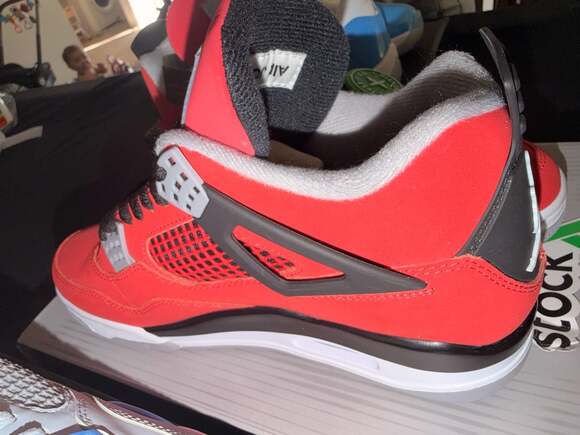 Air Jordan 4 Retro \'Toro Bravo\' 2013 Size 9.5